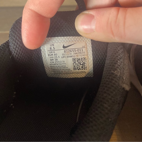 Nike tanjun Womens size 8.5 shoes black white athletic running sneakers - Picture 8 of 8